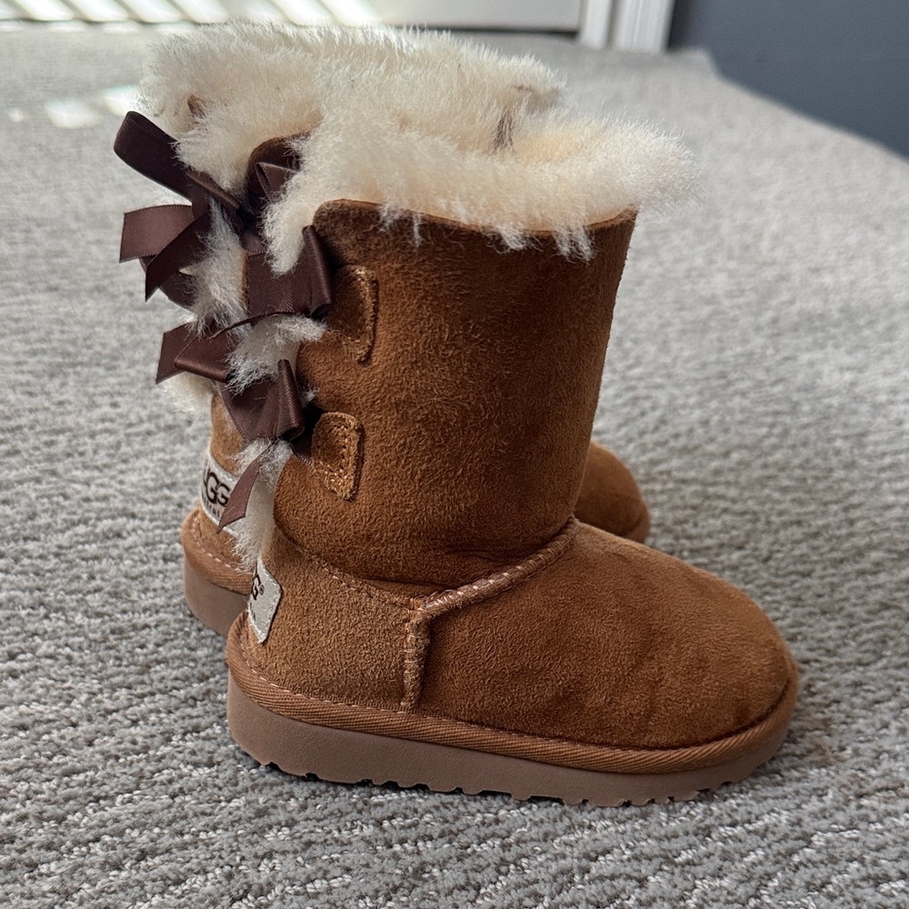 UGG Kids Boots in Brown with Cream Fur
